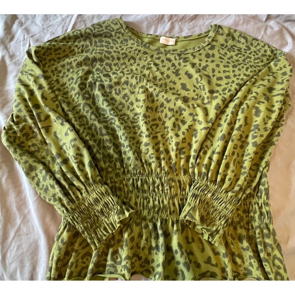 Hailey &‎ Co. Green and Black Animimal Print Long Sleeve Top Sz